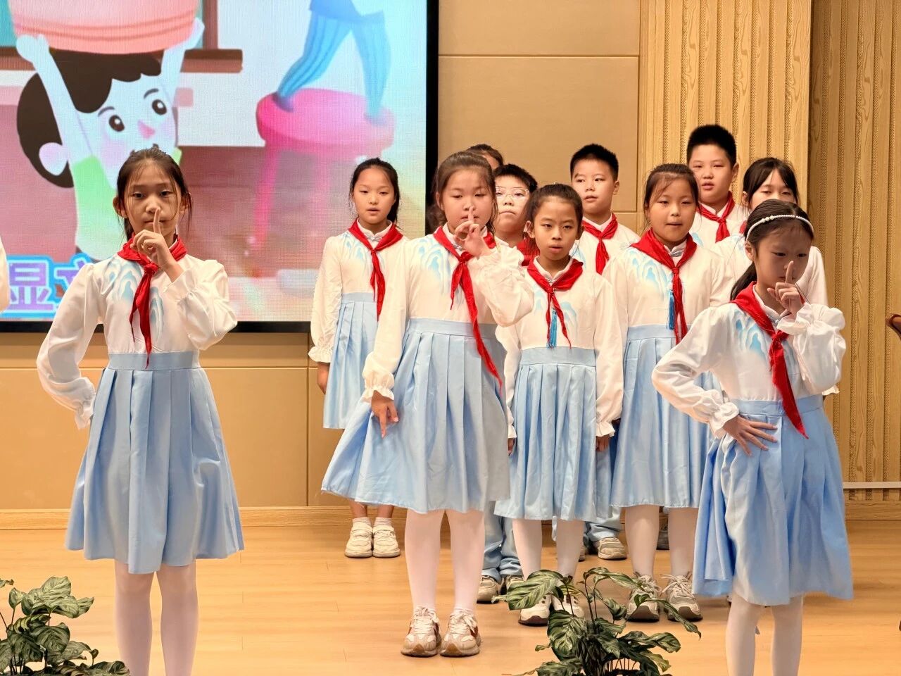 问候暖人心 友善满校园——奉贤中学附属三官堂学校2025学年第一...