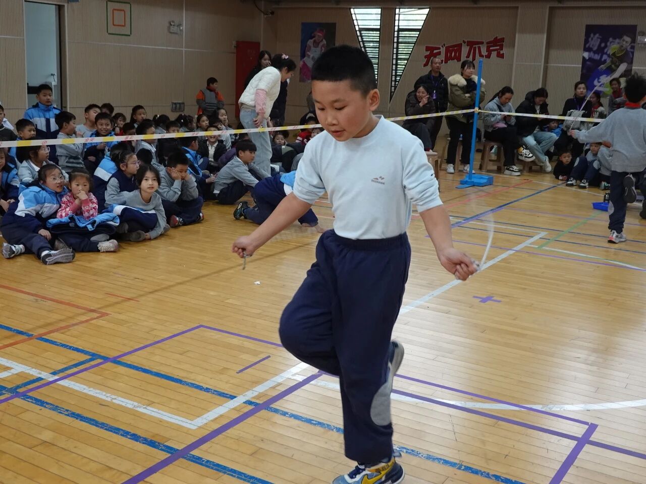 跃动童年，踢响未来——奉贤中学附属三官堂学校2025学年跳踢运动...